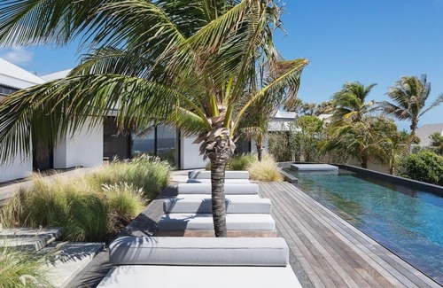 Pointe Milou Villa | Modern 6 BDRM Luxury Villa w BBQ and Pool