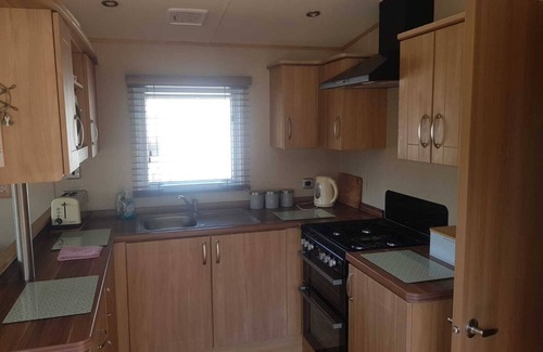 Burnham-on-Sea House | Modern 6 berth caravan close to fishing lakes and beach