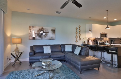 Four Corners House | ★ Modern 6 Guest End Townhome - Pool & Balcony ★