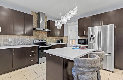 Brampton House | Modern 6BR Spacious Retreat – Perfect for Monthly Stays! New Furniture & Beds