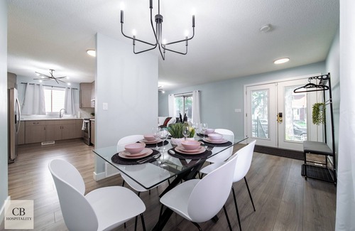 North Central Edmonton House | Modern 8 bed Home 2 Kitchens Easy Downtown Access & Free Parking
