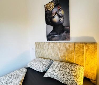Meidling Apartment | Modern 8BR Apt with Private Garden Sleeps 17