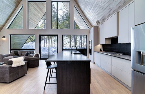 East Kootenay House | Modern A-Frame | Ski In | Hot Tub | Fernie Alpine Resort