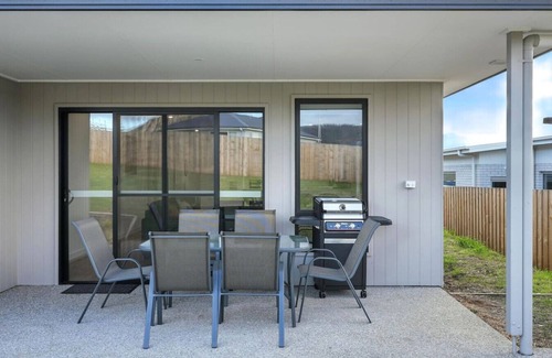 Old Beach Apartment | Modern & Accessible | Old Beach