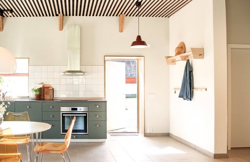 Jat House | Modern accommodation in a scenic setting