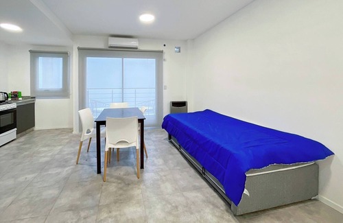 Comuna 5 Apartment | Modern Almagro Apartment for 4 Guests with Balcony and Full Amenities