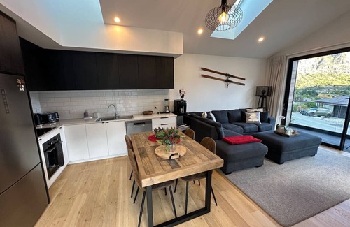 Arthur's Point Apartment | Modern Alpine Retreat with Private Sauna