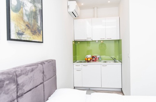 Old Town Apartment | Modern and bright Studio! HEART of the City center