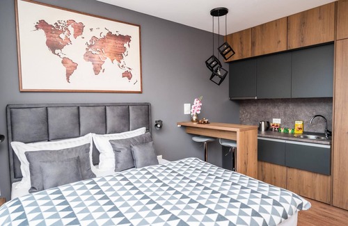 Old Town Apartment | Modern and Bright Studio - Main Street
