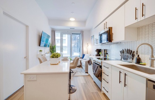 Kitchener Condo | Modern and Cozy in Central KW w/Gym