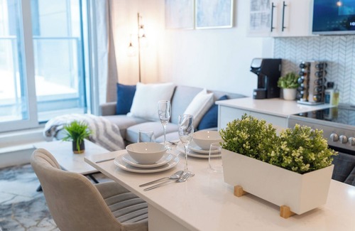 Kitchener Condo | Modern and Cozy in Central KW w/Gym