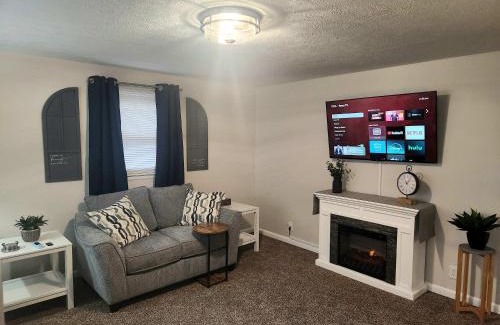 Columbus House | Modern and Cozy Space Near Columbus Attractions