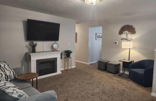 Columbus House | Modern and Cozy Space Near Columbus Attractions