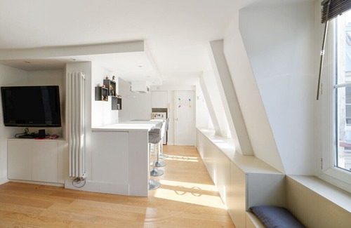 Quartier du Faubourg-Montmartre Apartment | Modern and luminous flat in the heart of Paris