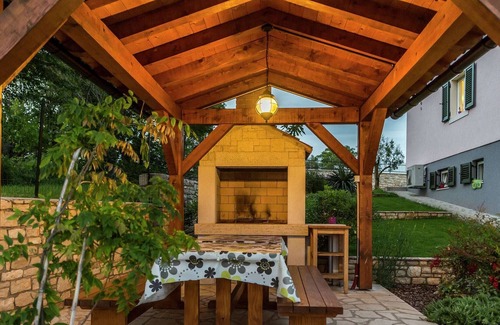 Jakovici Cottage | Modern and luxury house, situated on a private plot with large garden and pool