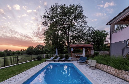 Jakovici Cottage | Modern and luxury house, situated on a private plot with large garden and pool