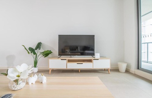 Mascot Apartment | Modern and Spacious 1bed1bath Mascot APT +parking
