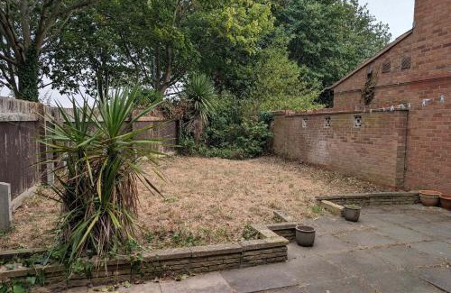 Newborough House | Modern and Spacious 3 Bedroom Home in Peterborough