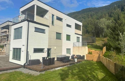 Tromso Apartment | Modern and spacious apartment withe grate view.