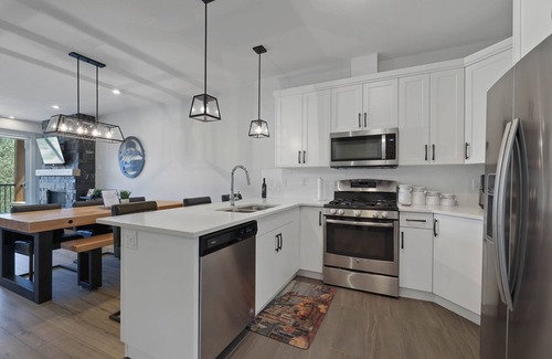 Sun Peaks Condo | Modern and Stylish Condo with Mountain Views