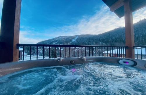 Sun Peaks Condo | Modern and Stylish Condo with Mountain Views