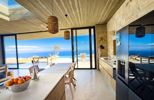 Malevizi House | Modern and stylish with sea view