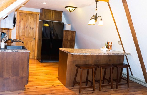 Grand Lake Ski Chalet | Modern and updated! Whole house near Rocky Mountain National Park