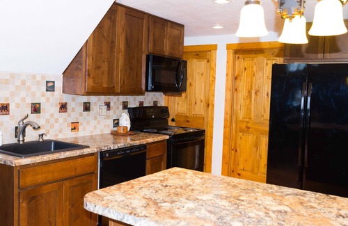 Grand Lake Ski Chalet | Modern and updated! Whole house near Rocky Mountain National Park