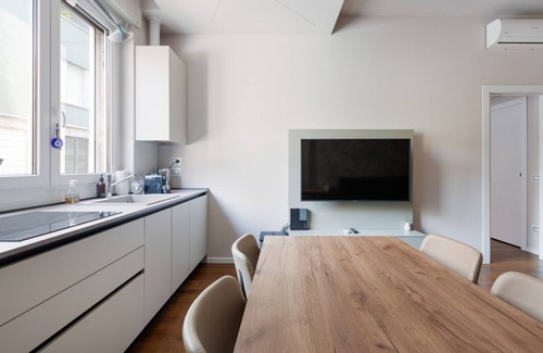 Bullona Apartment | Modern and welcoming 80m2 apartment, ideal for 4 people, located on the mezzanine floor of a building (NO lift) in the Bullona area. The property is located in a strategic area, a few minutes walk from the “Gerusalemme” and “Domodossola” metro st