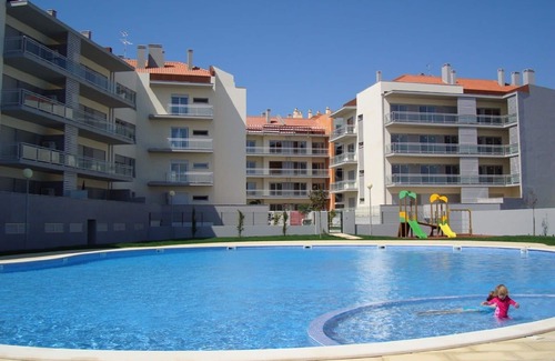 Sao Martinho do Porto Apartment | Modern apartment with pool, large private terrace, 3 minute walk to beach