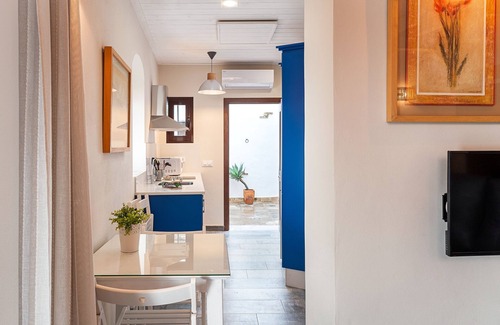 San Ambrosio Apartment | Modern Apartment in Great Location with Wi-Fi, Air-Conditioning & Terrace
