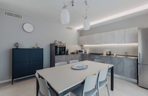 Monte Apartment | Modern apartment with pool just steps from the beaches of Lake Garda