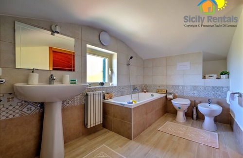 Porto Empedocle Apartment | Modern apartment with sea view