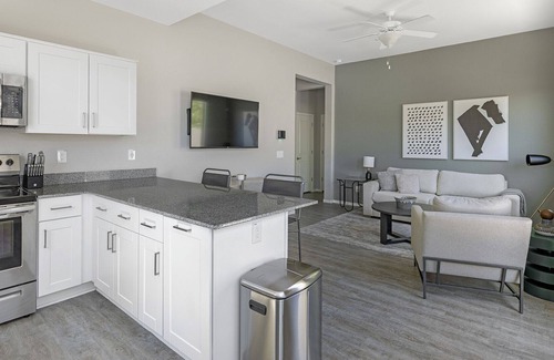 Litchfield Park Apartment | Modern Apartment in Prime Location (ID7657X12)
