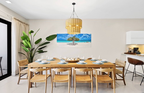 Malmok House | Modern Apartment 1 Minute WALK TO BEACH!