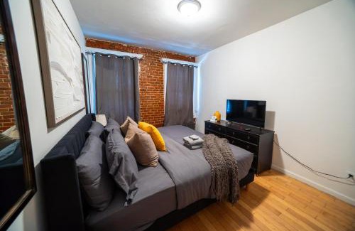 Central Park North Apartment | Modern Apartment By Central Park - 3 BR