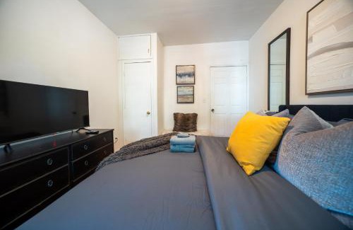 Central Park North Apartment | Modern Apartment By Central Park - 3 BR