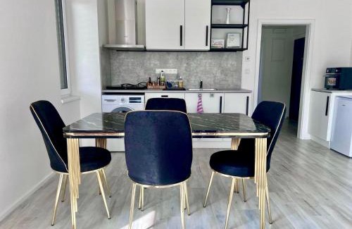 Prague 17 Apartment | Modern apartment close to Tram and Airport, free parking