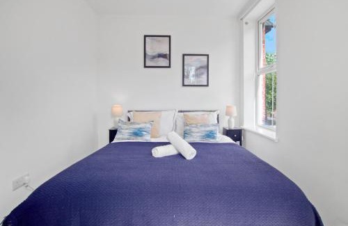 Bedford Apartment | Modern Apartment, Free Parking, Smart TV, Sofa Bed