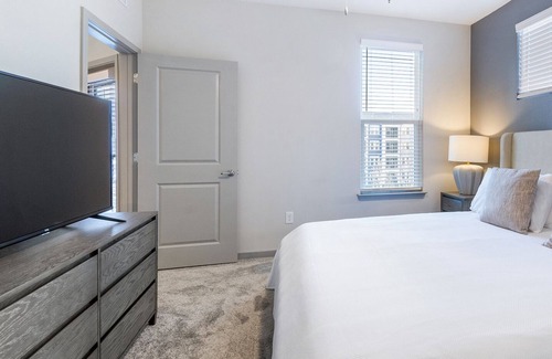 OakLeaf Plantation Apartment | Modern Apartment in Prime Location (ID8935X42)
