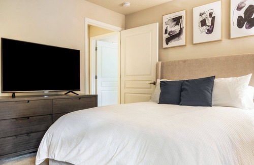 North Newport News Apartment | Modern Apartment in Prime Location (ID9647X69)
