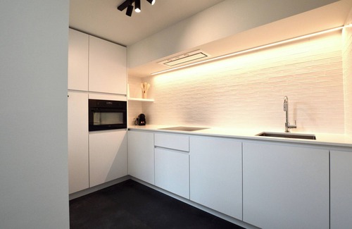 Middelkerke Apartment | Modern apartment in Middelkerke with spacious patio 200m from the beach