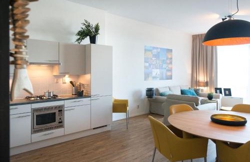 Vissershaven Apartment | Modern apartment in Den Haag with spacious terrace
