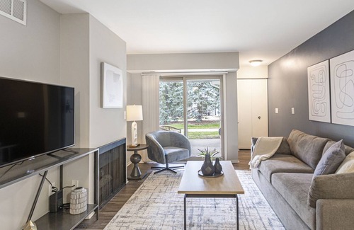 Thurston Apartment | Modern Apartment in Prime Location (ID9939X41)