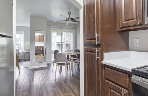 Tanasbourne Apartment | Modern Apartment in Prime Location (ID1014X138)