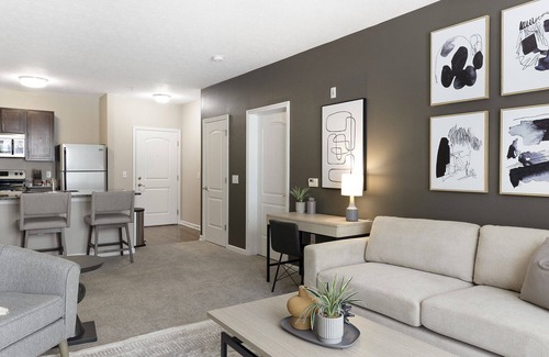Worthington Apartment | Modern Apartment in Prime Location (ID8750X25)