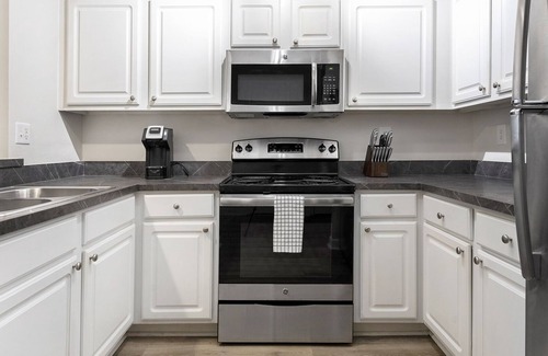 West Freemason Apartment | Modern Apartment in Prime Location (ID8416X37)