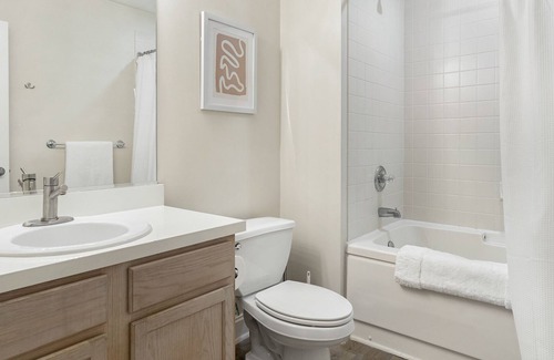 West Freemason Apartment | Modern Apartment in Prime Location (ID8416X37)
