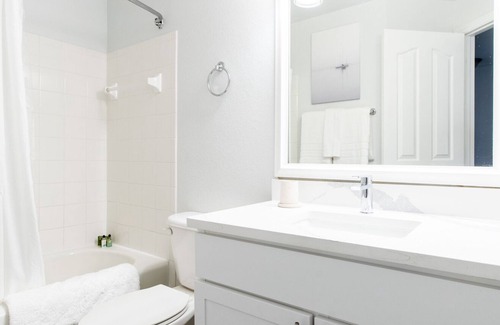Baldwin Park Apartment | Modern Apartment in Prime Location (ID6183X04)