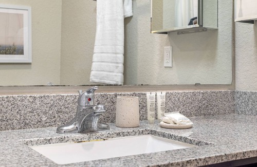 Meadow Woods Apartment | Modern Apartment in Prime Location (ID9830X56)